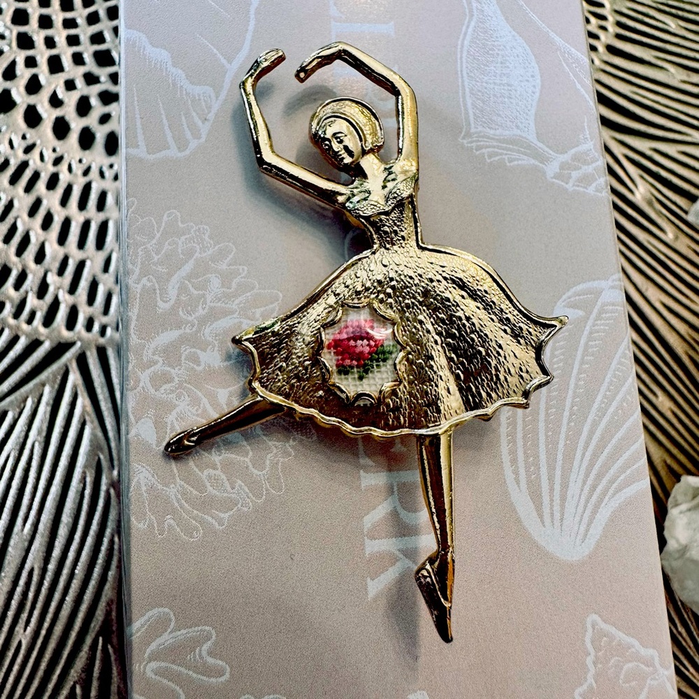 Vintage Petite point broach